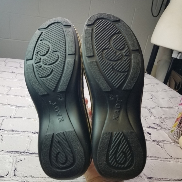 Naot Papaya bone ankle strap sandals - Picture 12 of 15